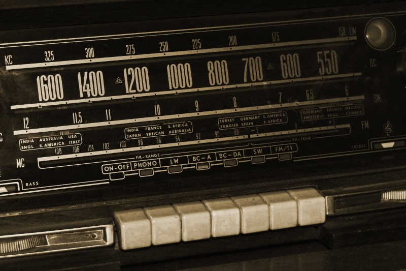 shelf, radio, retro, the media, device, no people, close, audio Equipment, radio station, text, sound, technology, radio device, music, close-up, broadcasting