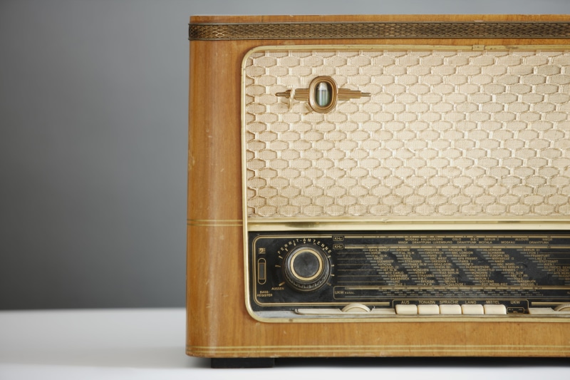 radio, studio shot, 5K, old-fashioned, antique, music, retro Styled, transistor, brown, news, broadcast, history, close-up, equipment, technology, tuner