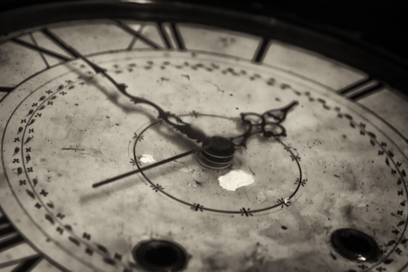 roman, close-up, second, clock, hour, minute, tick tock, pm, antique, minute hand, 5K, indoors, nostalgia, instrument of time, roman numbers, obsolete