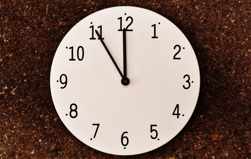 circle, dial, single object, geometric shape, deadline, time indicating, wake up, 5K, man made, clock, no people, timepiece, white color, number, clock hand