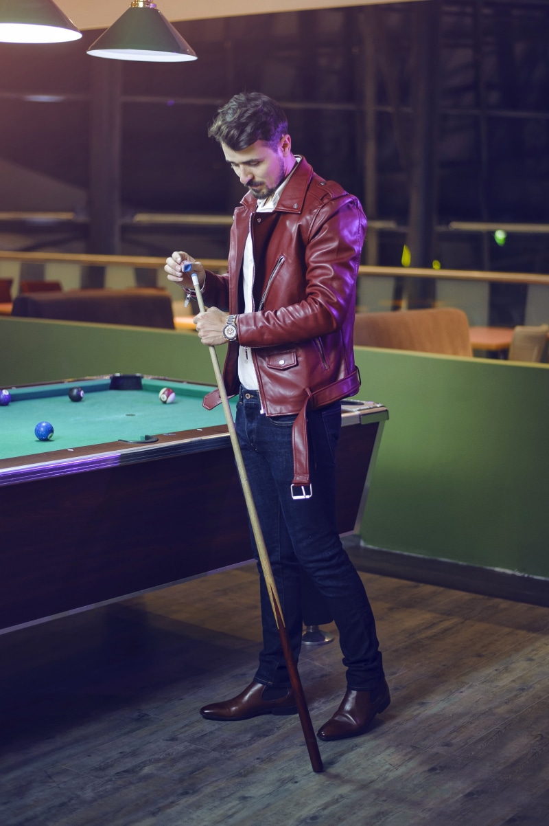 lifestyles, sport, men, arts culture and entertainment, casual clothing, pool hall, purple, table, pool ball, concentration, leisure activity, stick, playing