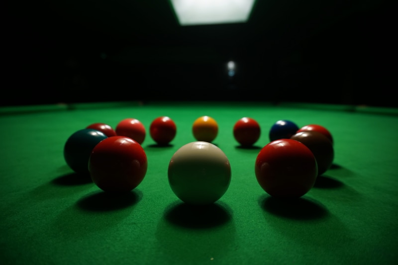 green, circle, leisure games, indoors, Billiard, pool ball, shallow, red, multi colored, Table, close-up, focus, game, 5K, pool table, play, arrangement