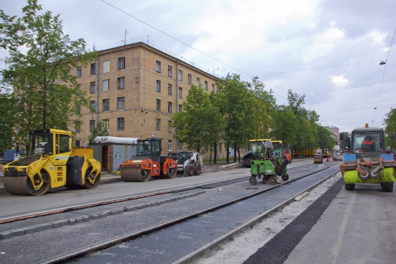 tracked, nature, 2K, tree, construction, machinery, outdoors, incidental people, roadwork, compactor, repair, truck, city street, motor vehicle, heavy