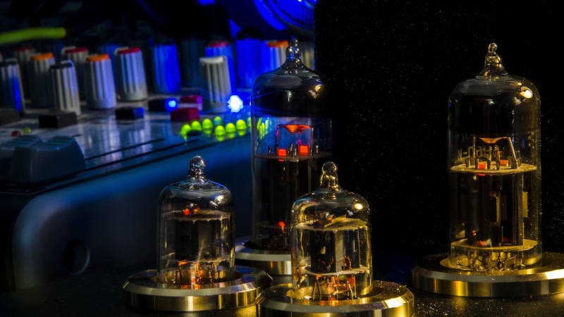 bottle, luxury, container, glass - material, drink, close-up, refreshment, food and drink, bar counter, choice, night, 2K, sound mixers, vacuum tubes