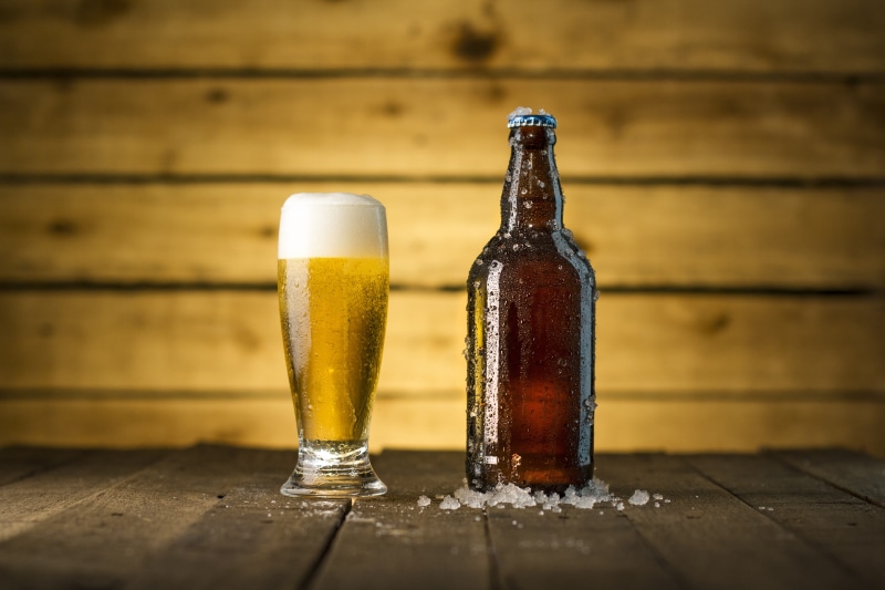 refreshment, bottle label, barley, frothy drink, pub, 5K, brown, glass - material, bottles, beer, indoors, advertising beer, wet, alcohol, table, beer glass