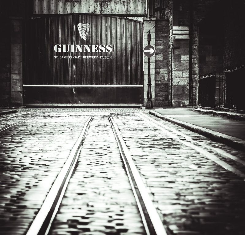 railroad track, direction, street, building exterior, track, the warehouse, architecture, alley, dublin, information, guinness, western script, the way forward
