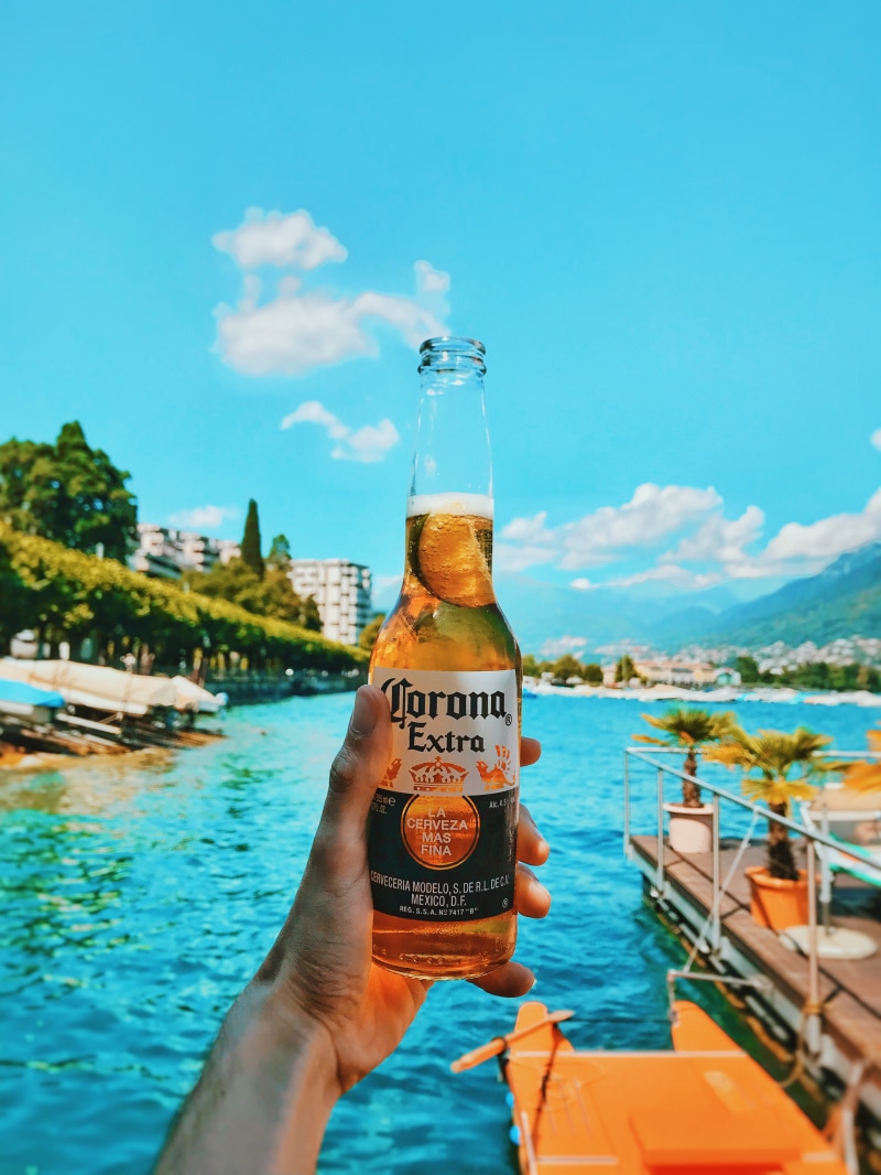beer, drink, incidental people, 4K, day, alcoholic beverage, person, human hand, lifestyles, nature, water, one person, personal perspective, real people