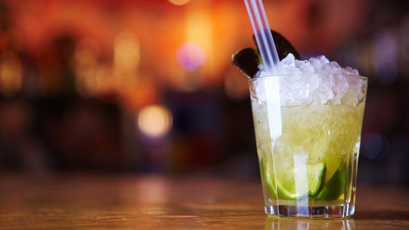 sour, ice, bar counter, lemon, lime, cold temperature, no people, holiday, vodka, liquid, 1080P, wineglass, bar, bar - drink establishment, drinking straw