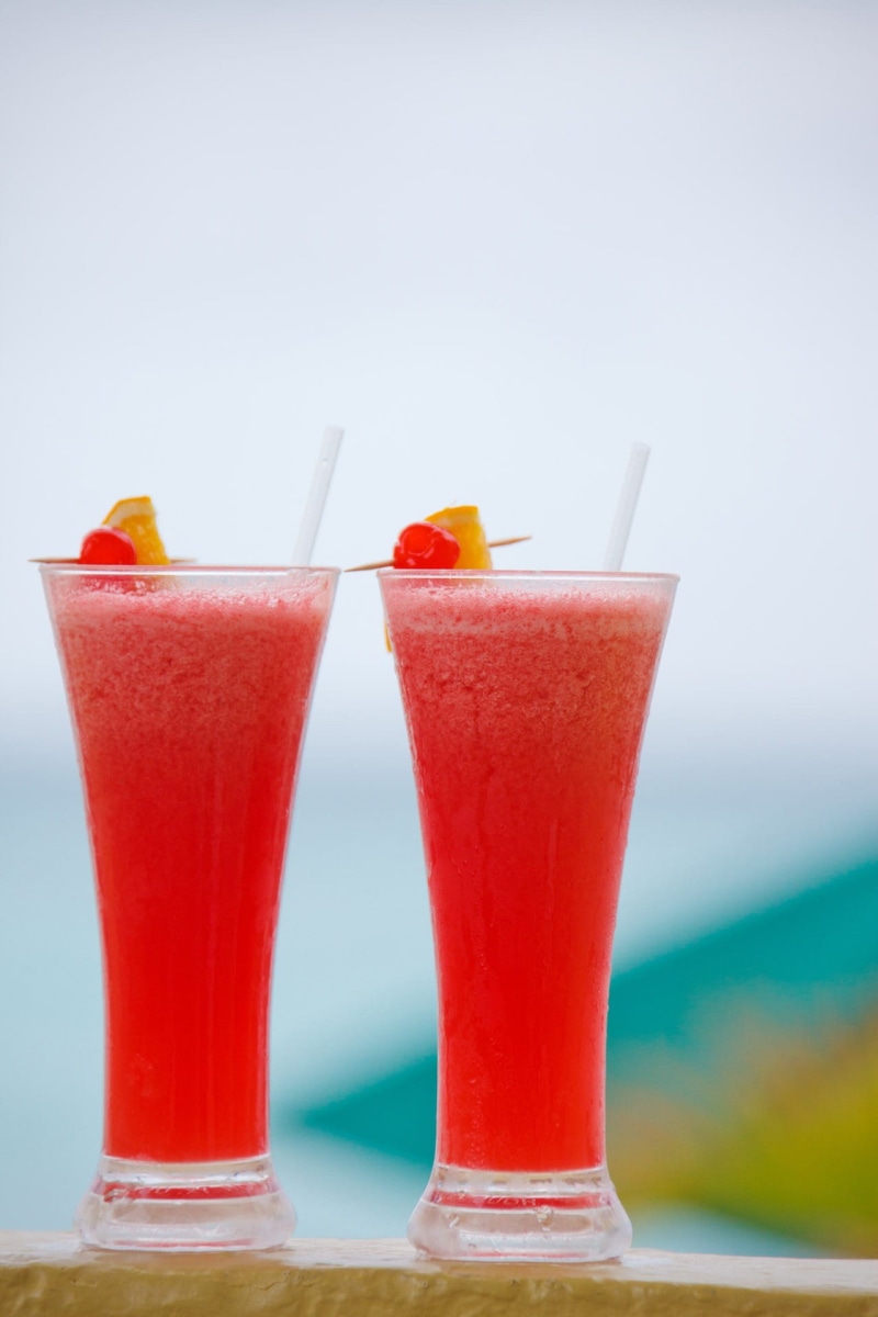 wellbeing, placed, slice, food, sweet, lemon, juice, tropical, fruit punch, no people, surface, clear, filled, curved, drink, alcohol, fruit, beverage