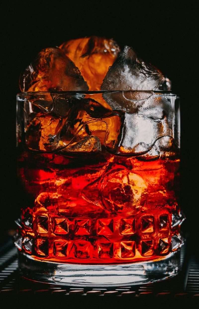 fruit, drinking glass, celebration, food and drink, ice cube, black background, alcohol, 4K, cold, glass - material, glass, mixology, food, drink, single object