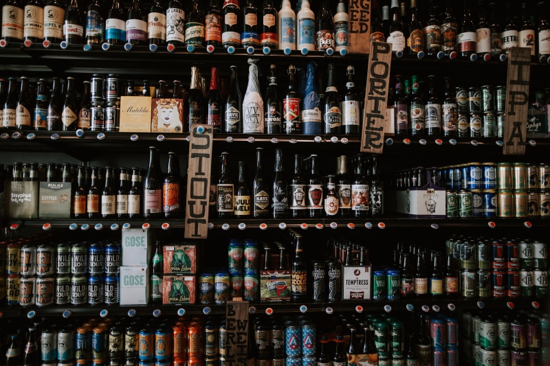 porter, bottle, abundance, books, beer, variation, labeled, refreshment, in a row, backgrounds, order, stout, beer bottle, shelf, glass, choice, no people
