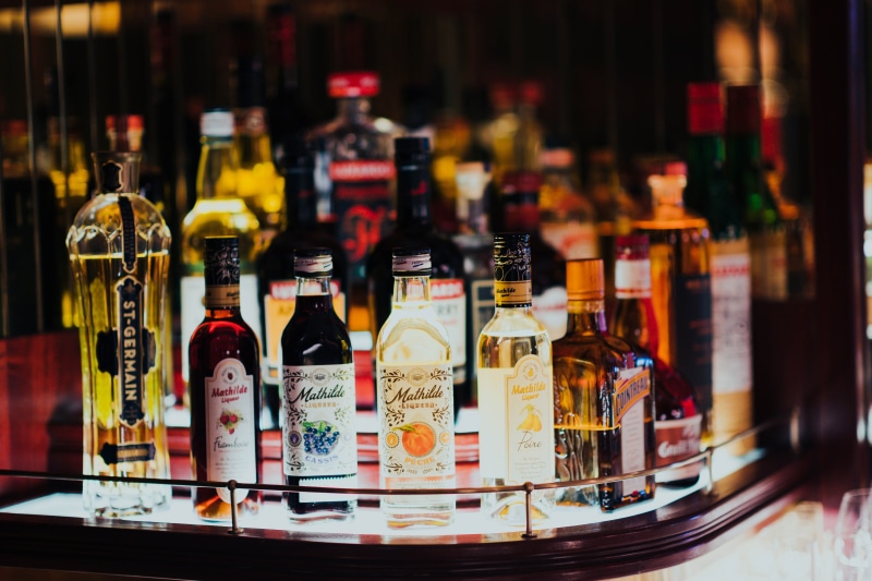 alcohol, container, variation, refreshment, beer, bar counter, arrangement, shelf, cocktail, transparent, bar - drink establishment, text, large group of objects