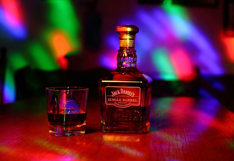 refreshment, glass - material, whisky, focus on foreground, jack, spirit, container, nightlife, freshness, glass, drinkers, household equipment, alcohol sales