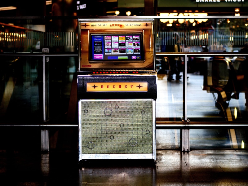 slot, london, text, 5K, urban, console, town, city, western script, kiosk, glass - material, communication, downtown, food and drink, vending machine