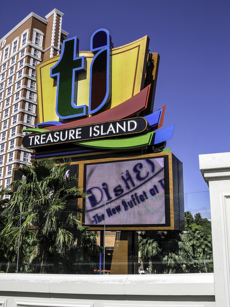 sign, clear sky, city, treasure island, vegas, hotel, nevada, 2K, arts culture and entertainment, las, Las Vegas, famous Place, day, sky, Treasure Island Hotel and Casino