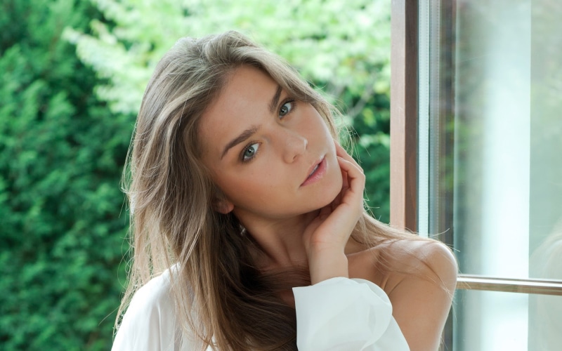 day, lifestyles, hairstyle, Raisa, model, women, hair, brunette, young adult, blue eyes, face, beautiful woman, focus on foreground, outdoors, long hair