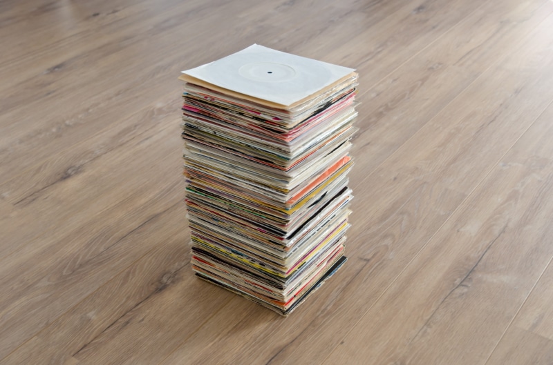the media, old, 4K, white, pile, round, retro, dj, player, vinyl, high angle view, singles, stack, book, black, wood - material, music, 45 rpm, flooring