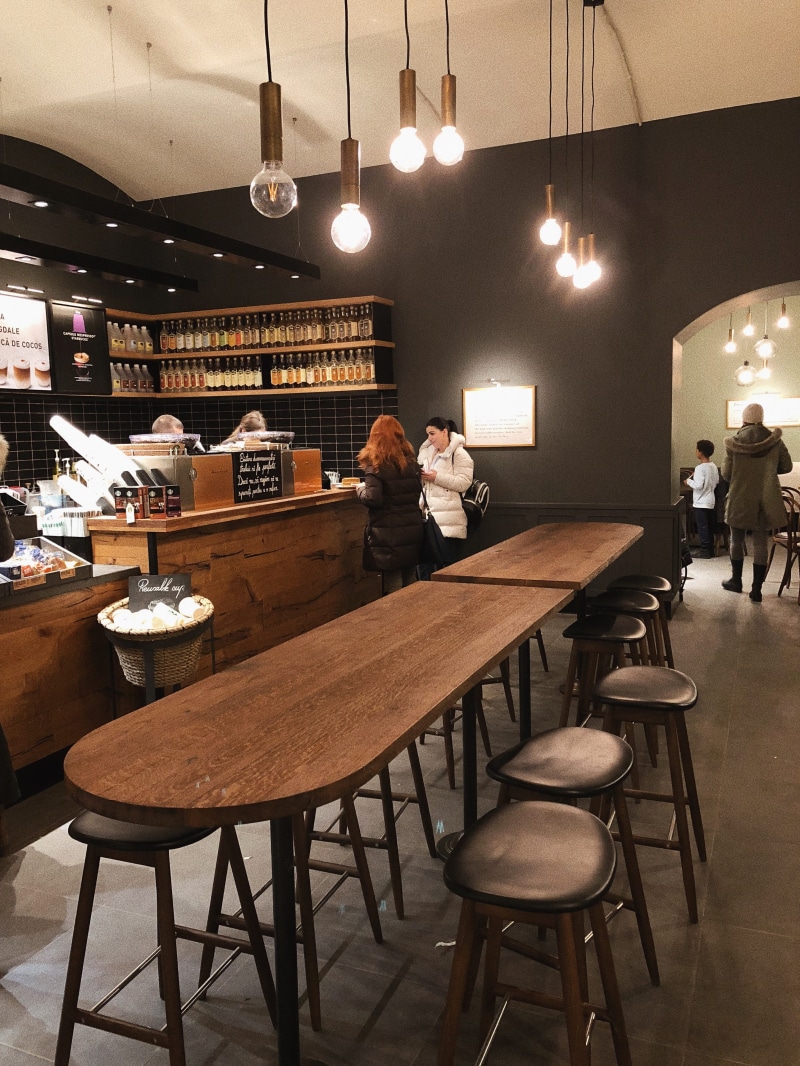 shop, coffee shop, cozy, coffee, men, women, adult, 4K, pub, brasov, group of people, lighting equipment, starbucks, food and drink, leisure activity