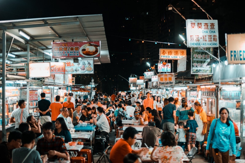pub, built structure, daytime, food court, plant, bazaar, popcorn, women, sitting, shop, restaurant, adult, person, large group of people, group of people