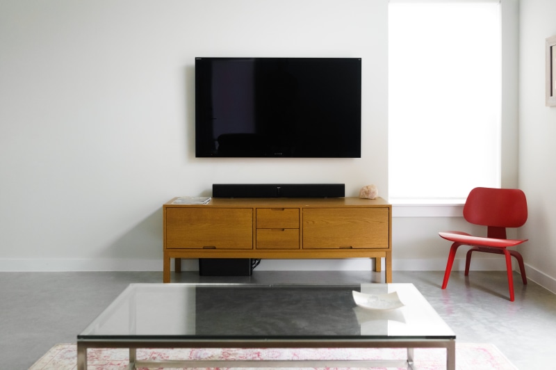contemporary, home interior, flat screen, room, inside, table, flat, flooring, tv, living space, television set, chair, modern, blank, liquid-crystal display