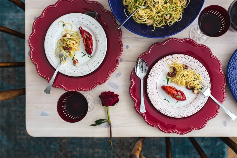 4K, red, vegetable, wood - material, table knife, fork, serving size, lunch, freshness, pasta, meal, crockery, wellbeing, roses, no people, high angle view