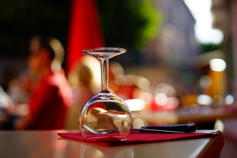 food, table napkin, household equipment, 5K, refreshment, selective focus, clear, tableware, bar, wine glass, indoors, brown, drink, eat, cutlery, wine