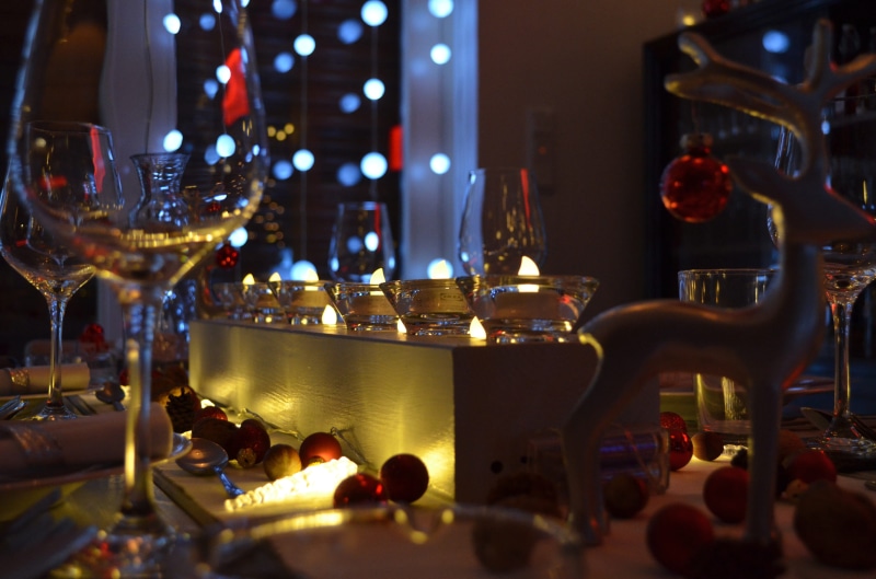 glass - material, red wine, selective focus, mood, cocktail, celebration, indoors, deco, christmas holiday, buck, bar - drink establishment, christmas table
