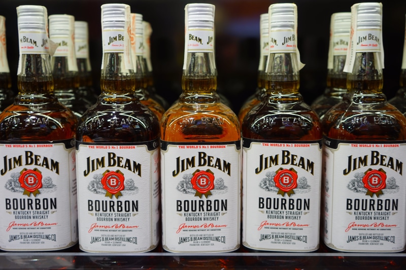 spirit, large group of objects, whisky, alcohol, alcohol sales, alcoholic, still life, 5K, arrangement, bottles, order, jim, freshness, transparent, beam