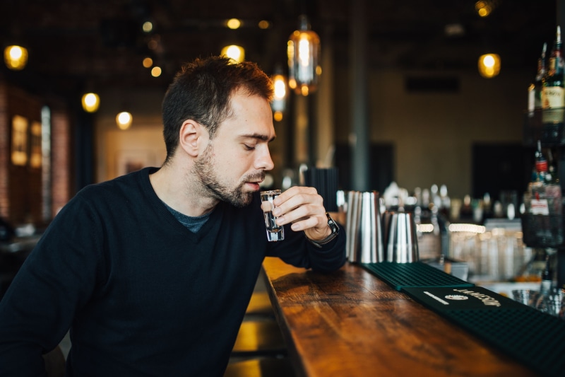 glass, table, refreshment, night, pub, relaxation, male Beauty, restaurant, young Adult, one Man Only, drinking glass, Handsome, adult, man, food and drink