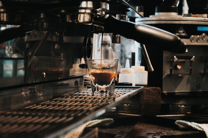 mug, coffeemaker, equipment, machinery, coffee shop, drink, cafe, coffee maker, glass, machine, food and drink, clear, making, freshness, food, espresso maker