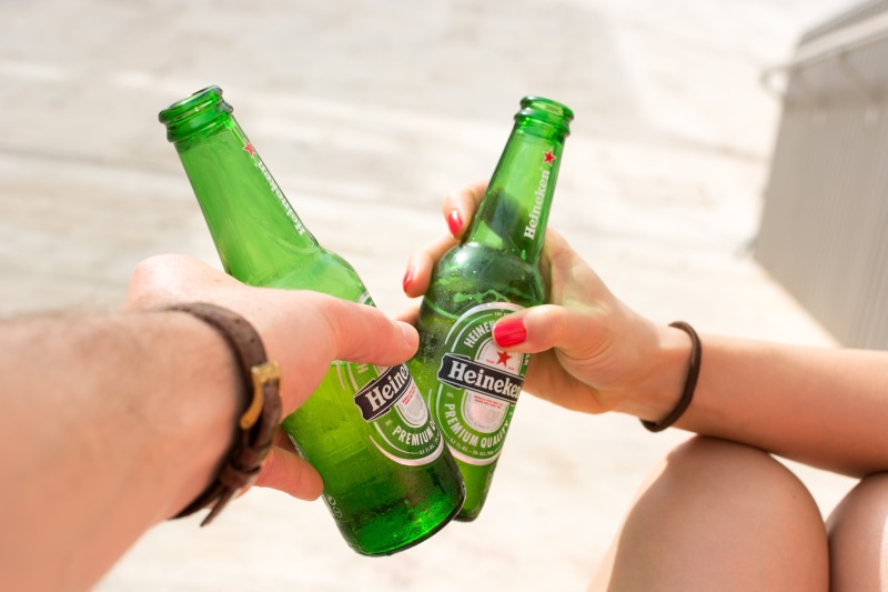 hands, green color, people, alcohol Abuse, beer, Heineken, beer Bottle, day, holding, alcohol, hand, 5K, real people, finger, refreshment, outdoors, nature