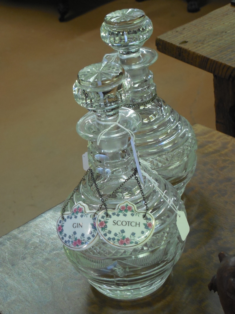 bar, liquid, winery, electric lamp, home interior, alcohol, luxury, floral pattern, party, liquor, antique, table, ice, old, nightclub, vintage, alcoholic