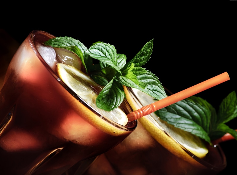 plant part, ice, mint, healthy eating, leaf, green color, studio shot, food, drinking glass, black background, lemon, plant, drink, cocktail, freshness