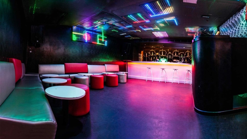 discoteca, empty, light, table, indoors, interior, order, baile, multi colored, seat, absence, red, built structure, purple, lighting equipment, chair