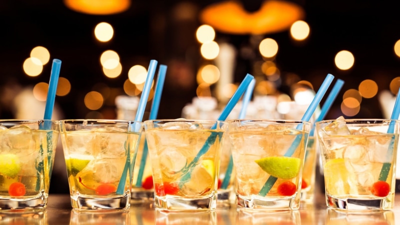 straw, glass, lemon, mojito, drinking glass, food, drink, bar counter, cocktail, 1080P, freshness, refreshment, fruit, household equipment, citrus fruit