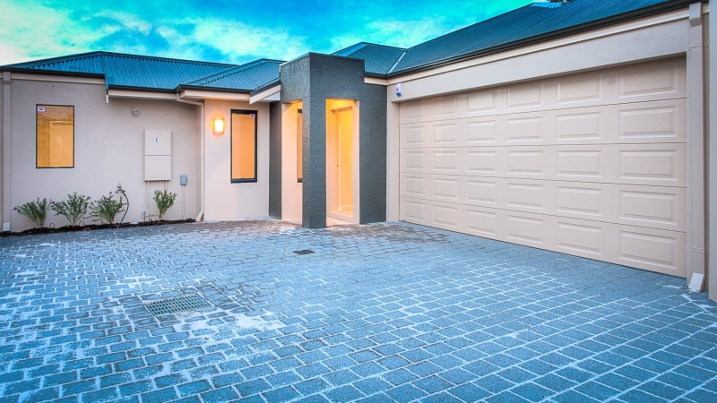 day, loan, house, estate, sell, agent, estate agent, outdoors, residential, moving, flooring, rent, modern, selling, gray, real, nature, garage, garage door