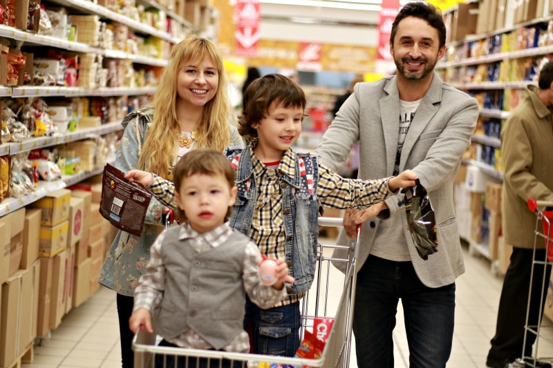 purchase in the store, 1080P, child, daughter, woman, black friday, purchase, grocery store, adults, shopping center, kids, food, males, positive emotion