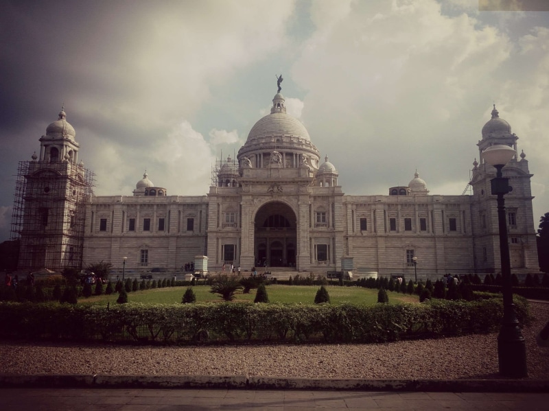 architecture, building exterior, grass, built structure, spire, cloud - sky, nature, 2K, history, travel destinations, kolkata victoria hall, the past