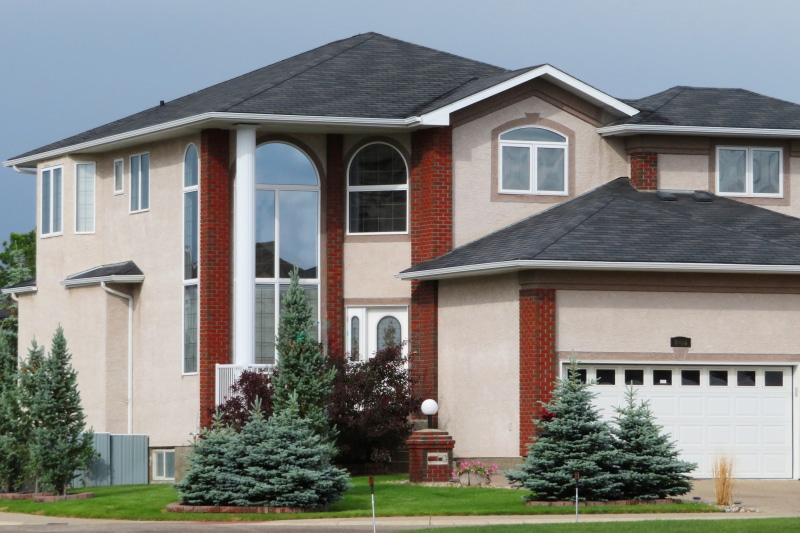 grass, building exterior, building, home, no people, outdoors, lawn, garage, facade, 4K, community, house, plant, architecture, residential district, modern