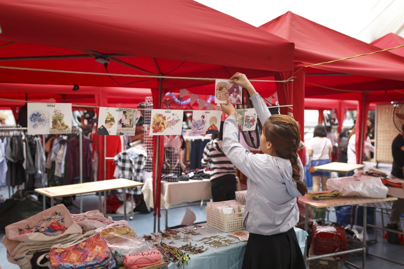 Booth, real people, stall, food and drink, wear, shopping, daylight, stock, arranging, street, people, 5K, tents, women, buying, store, customer, group