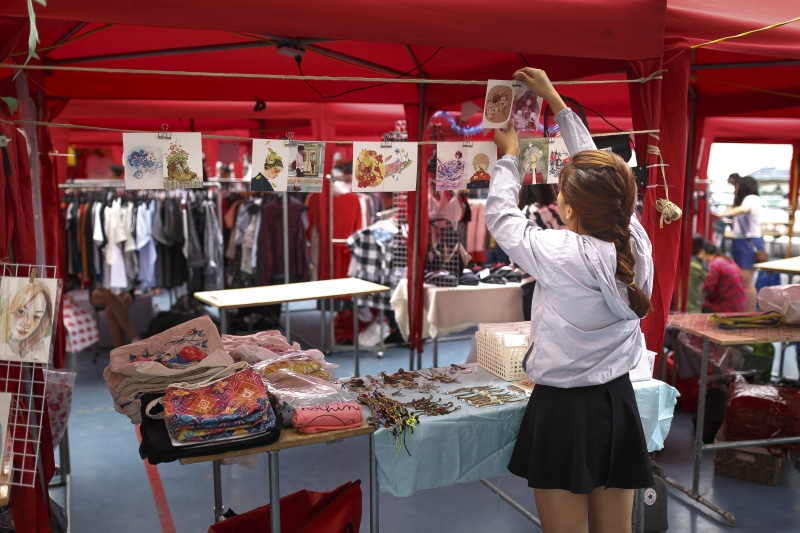 adult, assorted, retail, marketplace, festival, market, food, people, commerce, goods, wear, hairstyle, woman, sale, casual clothing, 5K, service, bazaar