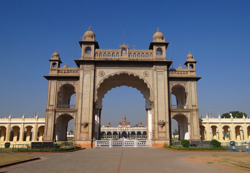 incidental people, landmark, nature, structure, day, architectural column, indo-saracenic, mysore palace, built structure, outdoors, ornate, city gate