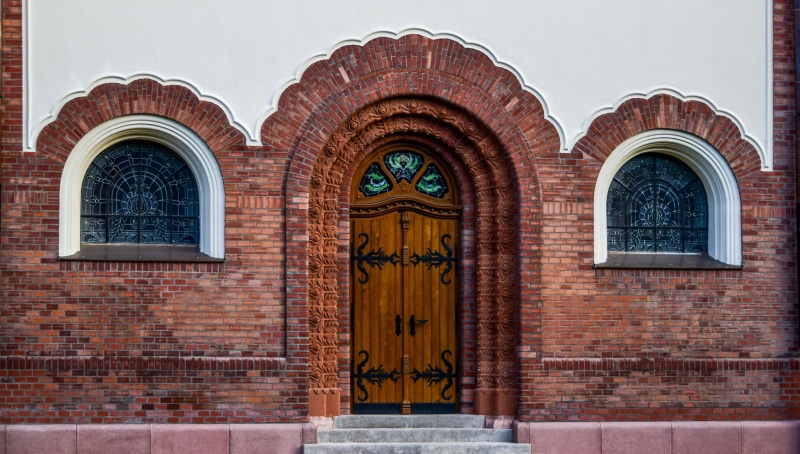 arch, belief, religion, synagogue, history, window, ancient, brick, exterior, ornate, entrance, brick wall, place of worship, desgn, vintage, door, day