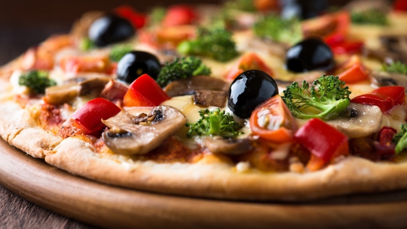 slice, olive, cheese, vegetarian food, fruit, delicious, asia, basil, italian food, cuisine, fish, selective focus, food and drink, meal, healthy, nutriment