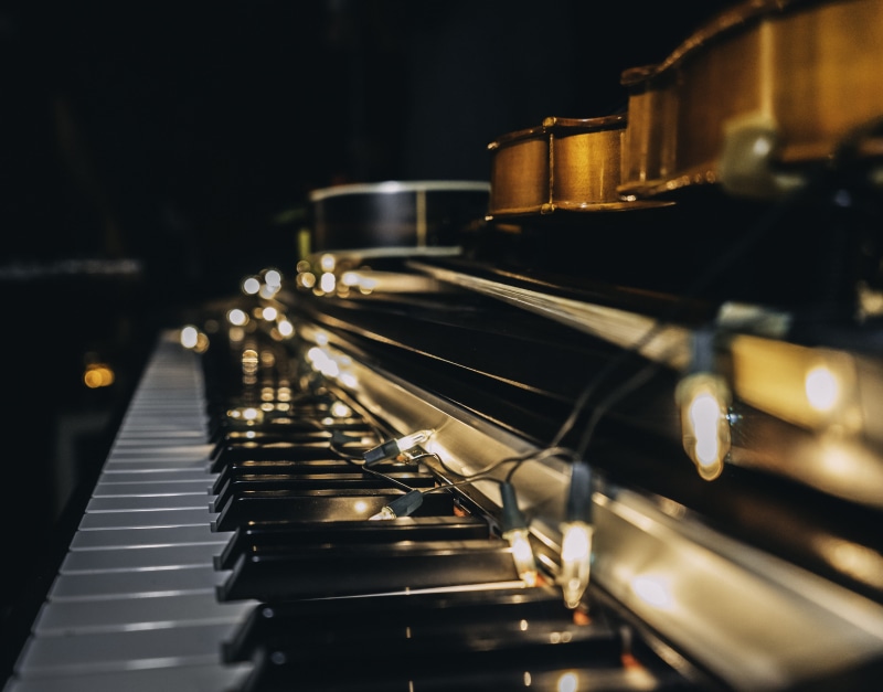 focus on foreground, no people, equipment, romania, light, concert, musical equipment, close-up, arts culture and entertainment, music, shiny, 4K, violin