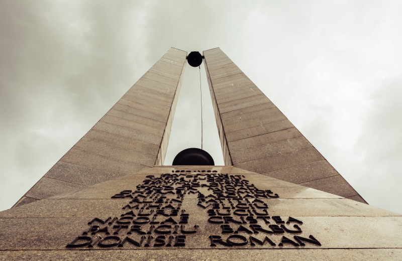 history, directly below, travel destinations, building, low angle view, bell, sky, 5K, city, monument, peace, hero, stone, courage, travel, cluj-napoca