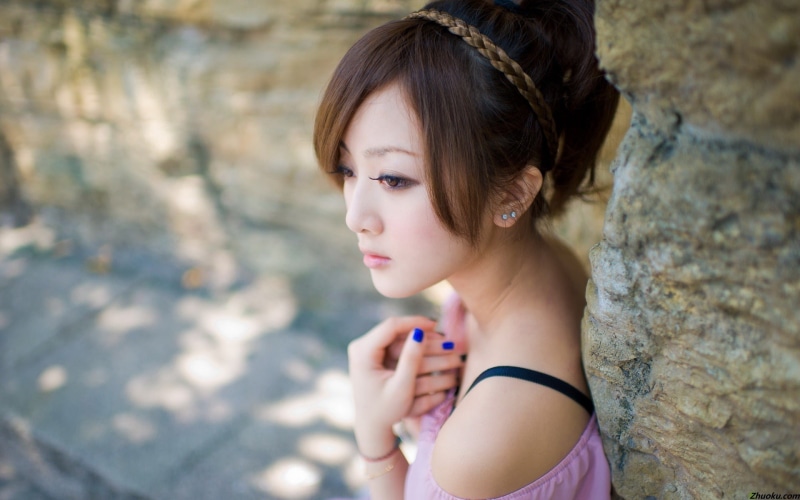 contemplation, 1080P, close-up, beautiful woman, hair, looking, shoulder, outdoors, top, city, one person, women, young adult, young women, headshot, mm