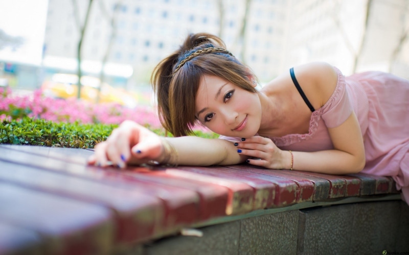 shoulder, beautiful woman, young adult, hairstyle, lying down, desktop, selective focus, day, women, looking at camera, child, one person, happiness, outdoors