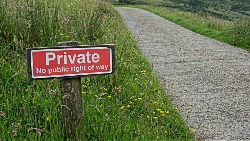 outdoors, private, path, stop, roam, 4K, restrict, text, guidance, information sign, forbidden, restricted, access, denied, nature, growth, ban, red, signage