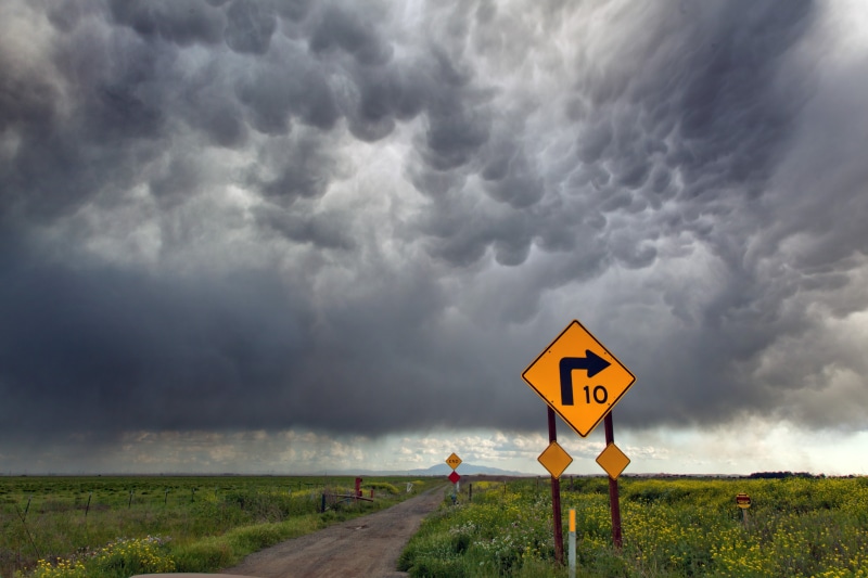 right, road, 10 mph, road Sign, warning Sign, 5K, Cloud Appreciation Society, Solano, turn 10, showing, sign, cloud - Sky, signage, sky, turn